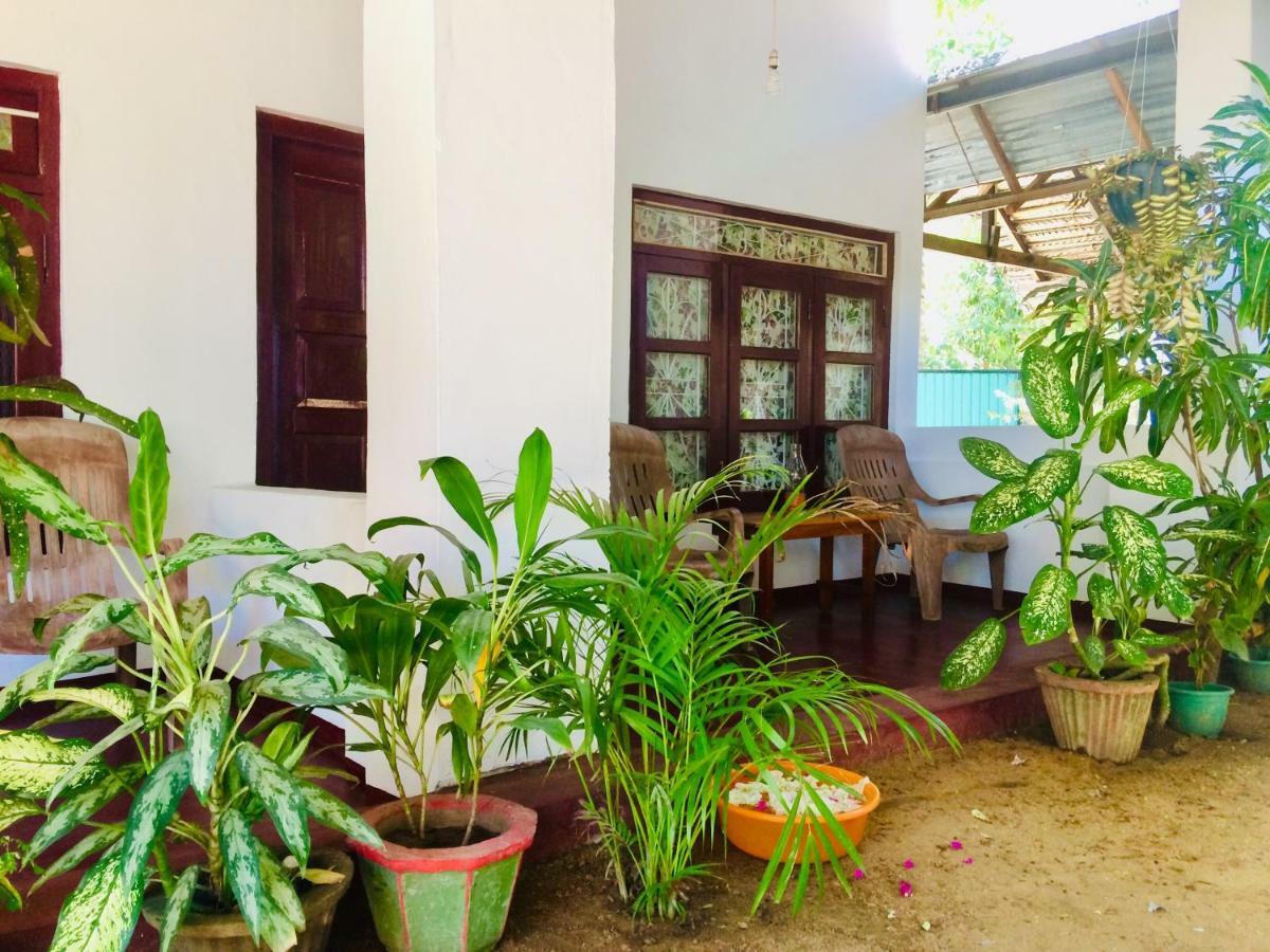 Tropicana Home Stay Arugam Bay Exterior photo